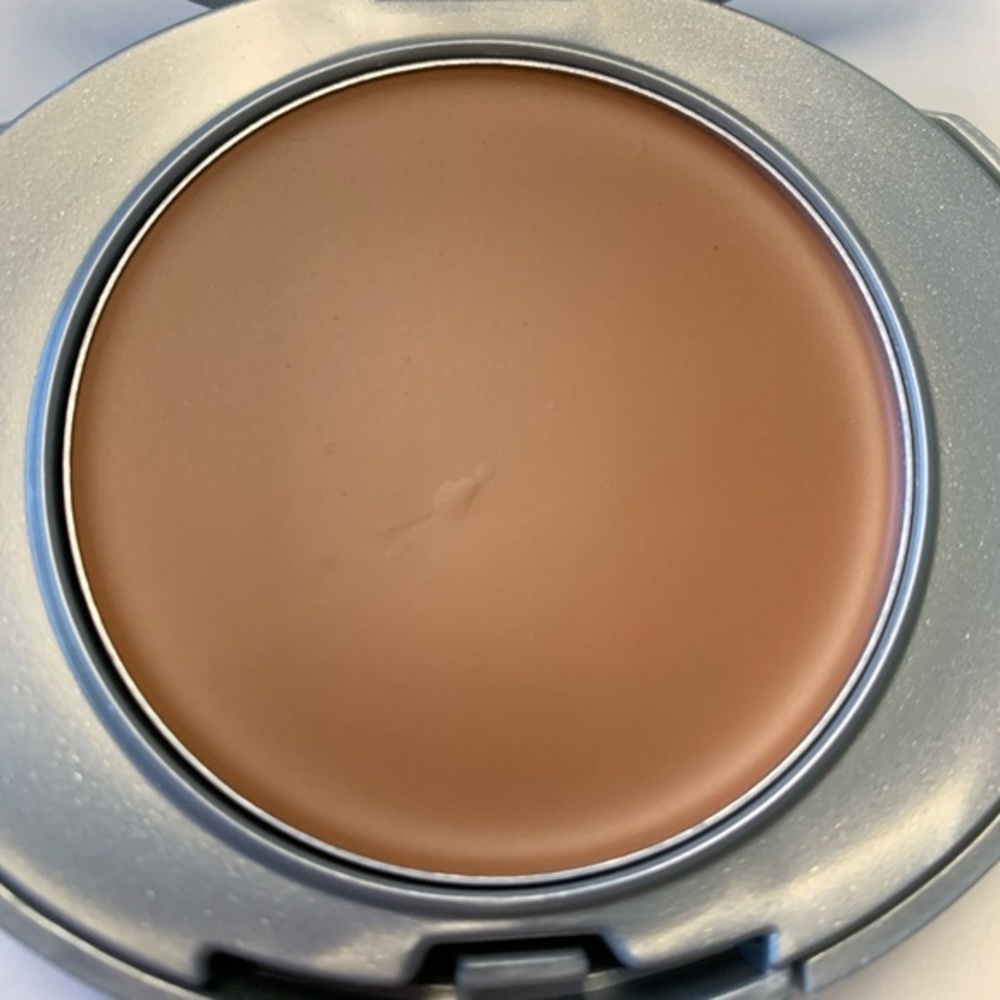 Avon Beyond Color Smoothing Cream FoundationToffee